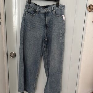 GAP ,Relaxed Straight Leg Jeans in Medium Blue Wash NWT